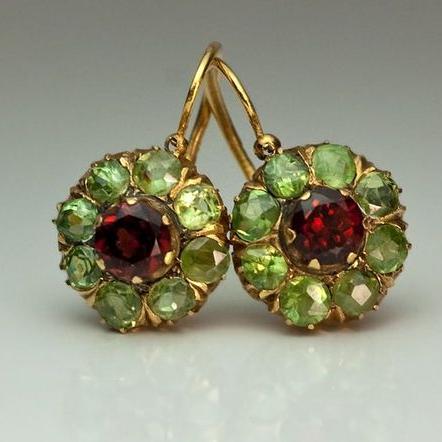 Brincos Vintage Redondos com Cristais Verde e Vermelho