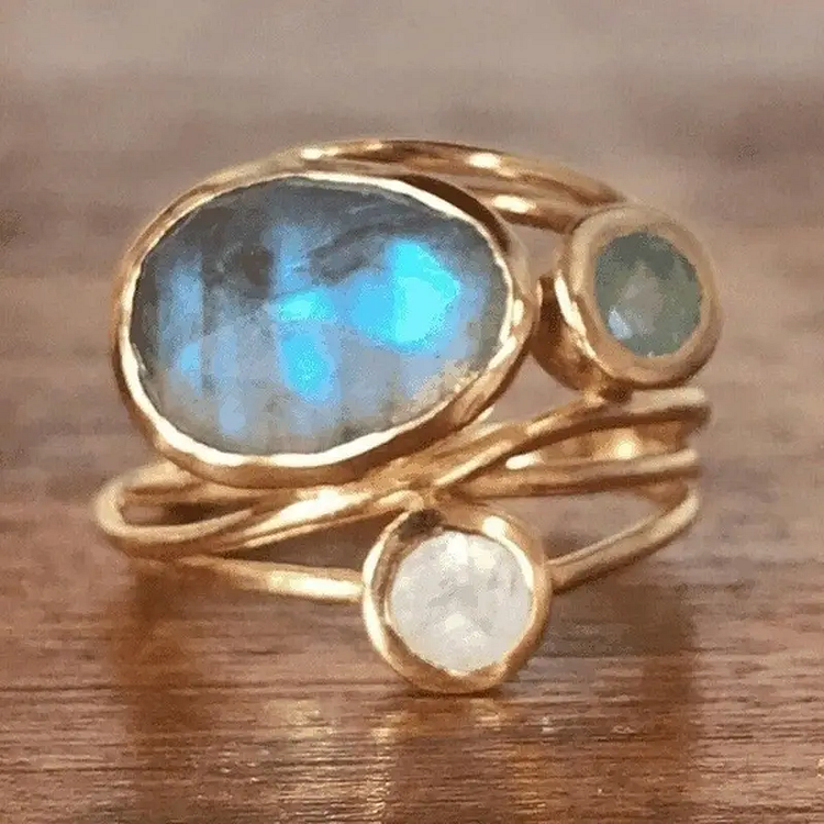Anel vintage com pedra da lua azul incrustada