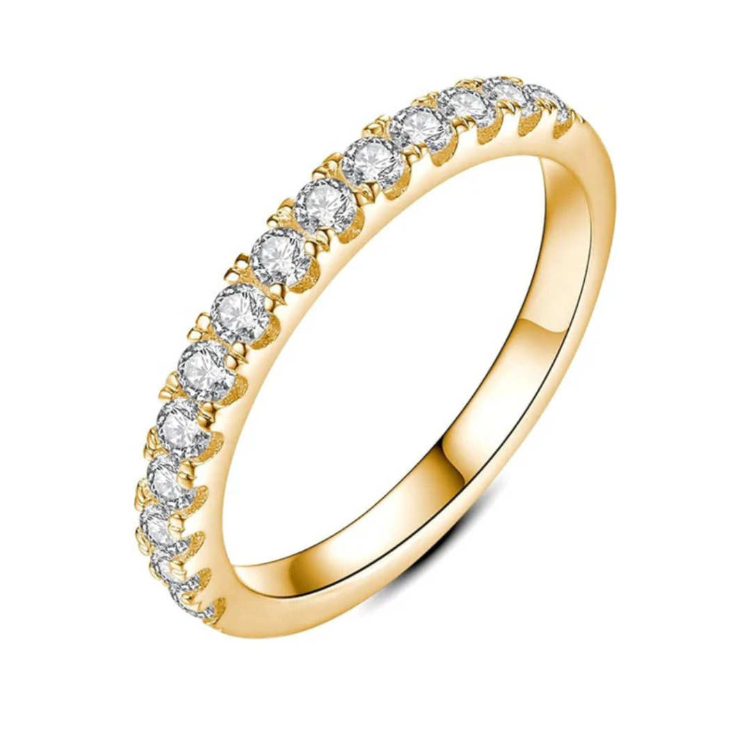 Anel Dourado com Zircônias Moissanite