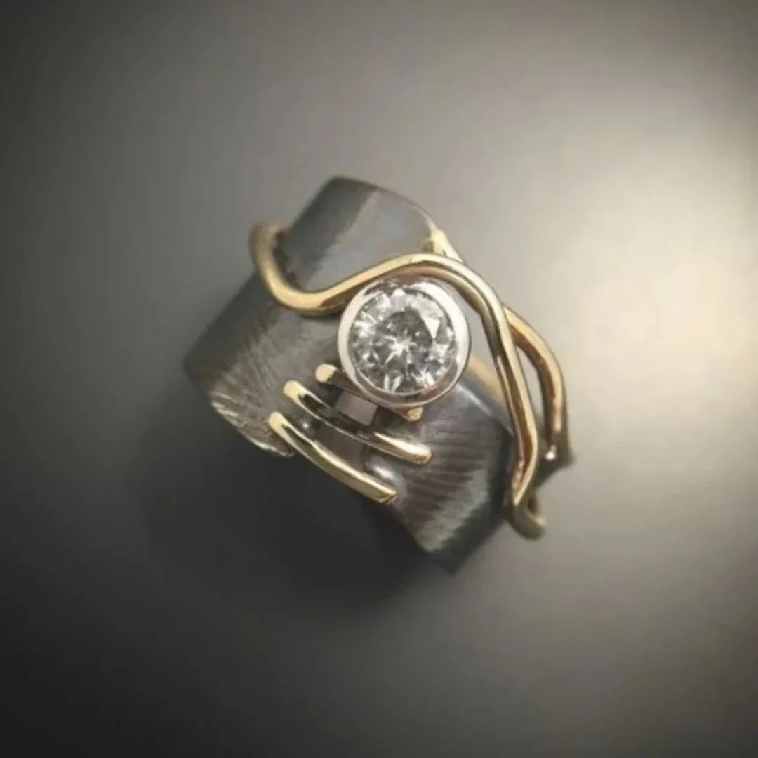Anel Vintage com Zircônia em Prata Envelhecida