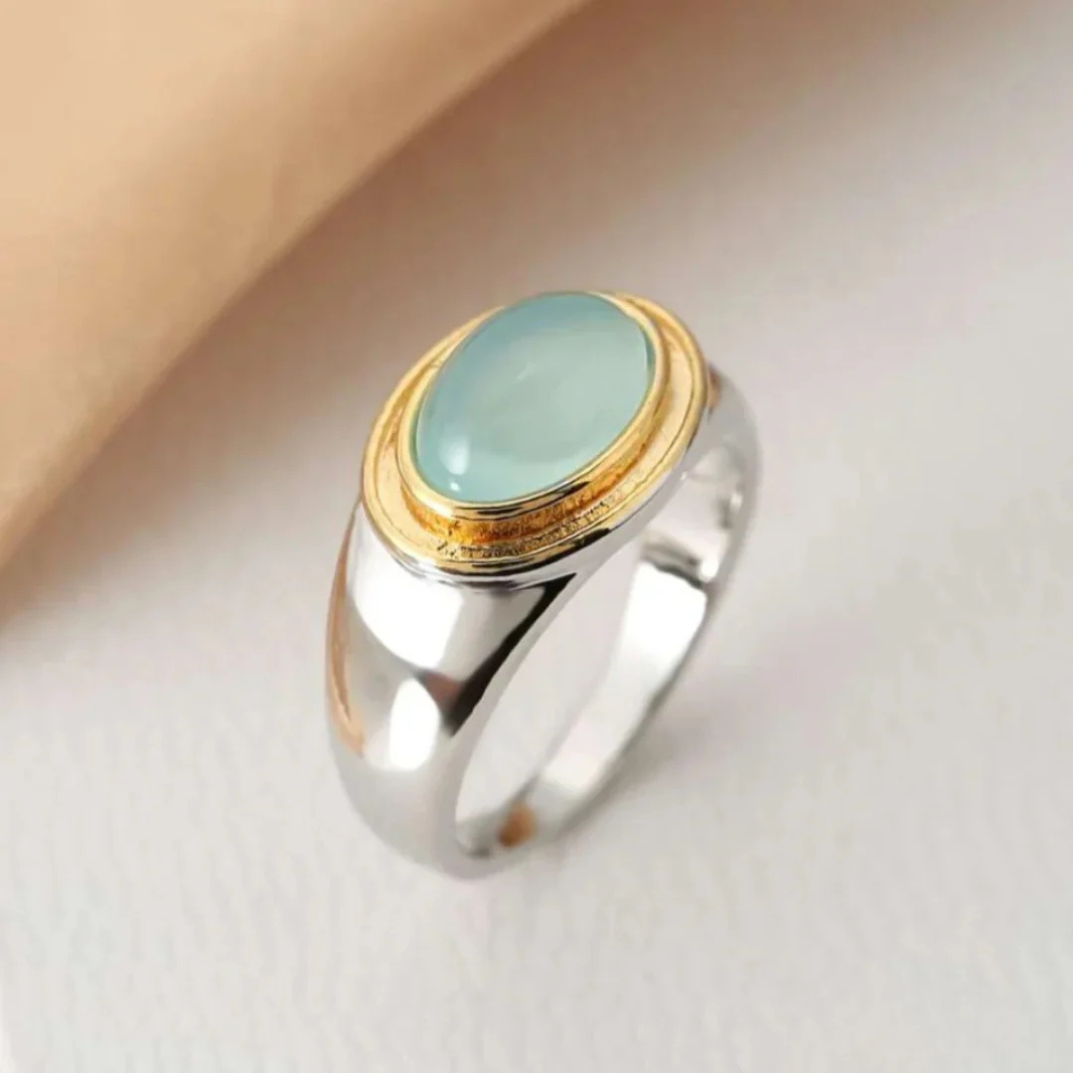 Anel Vintage com Pedra Verde de Lua
