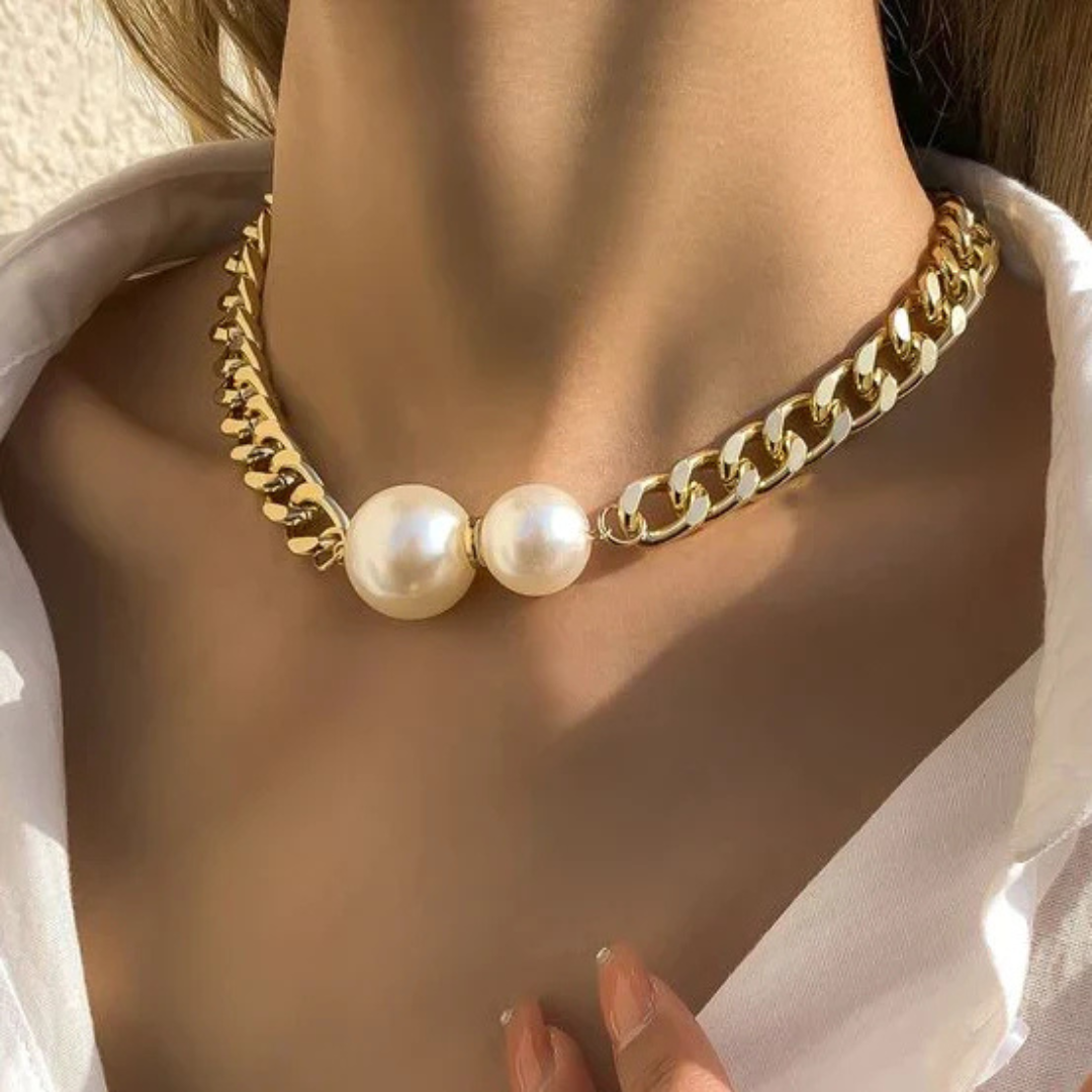 Colar Duplo com Pérolas Elegantes