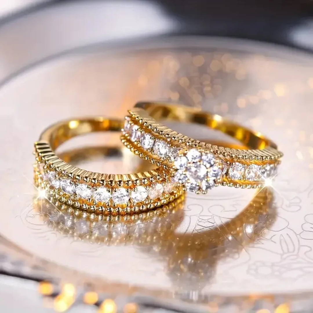 Conjunto de Anéis Dourados com Zircônia Brilhante