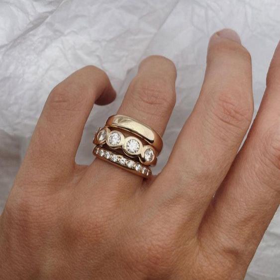 Conjunto Exclusivo de Anéis de Ouro Forjado