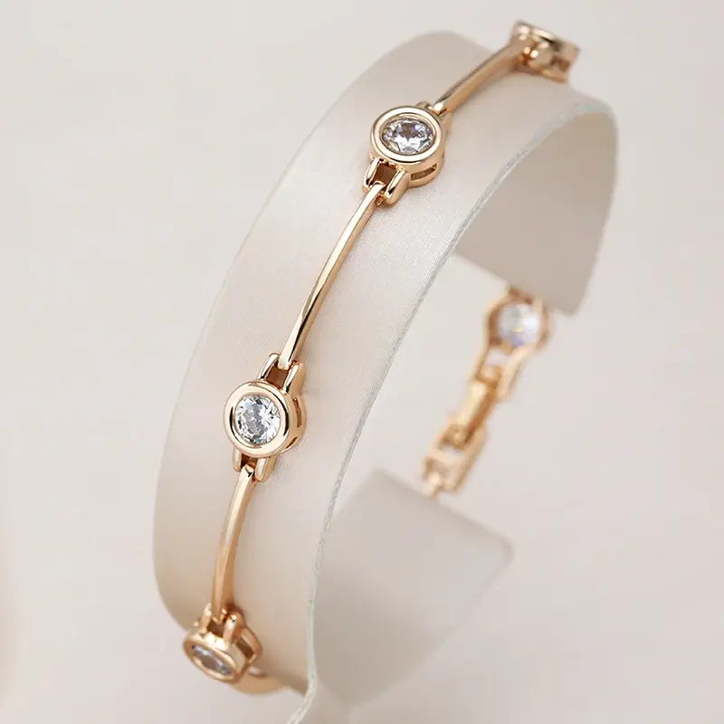 Pulseira sofisticada em ouro com zircônias