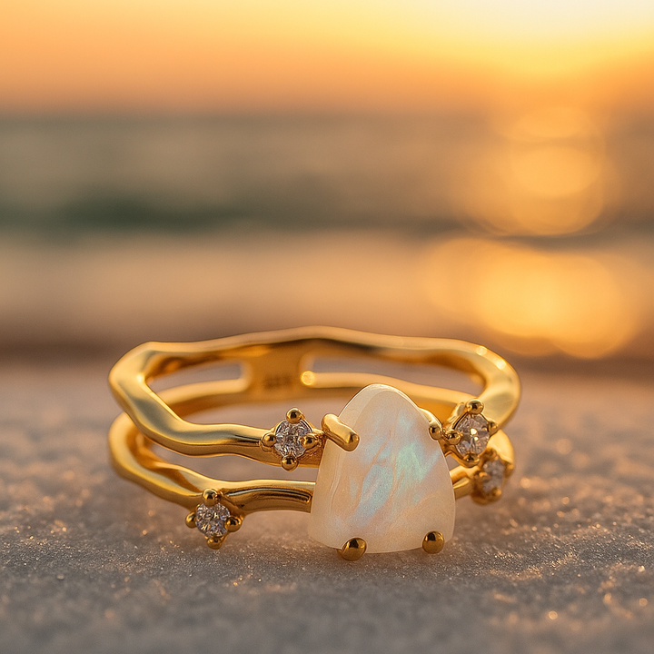 Alba di Mare | Anel Dourado com Pedra da Lua