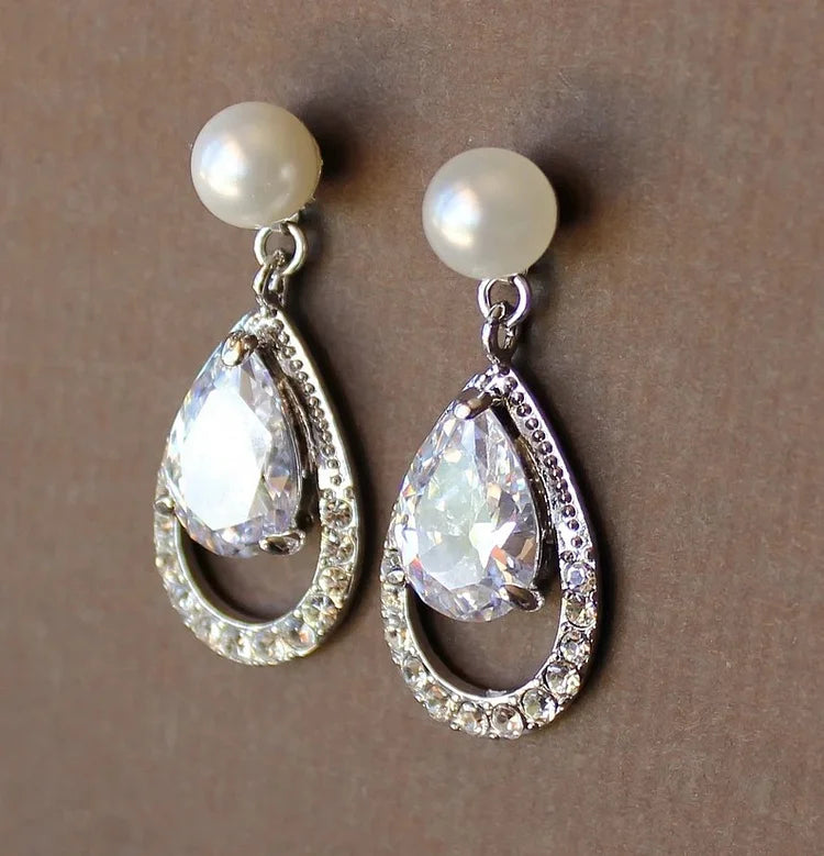 Brincos de pérolas com zircônia e gota d'água