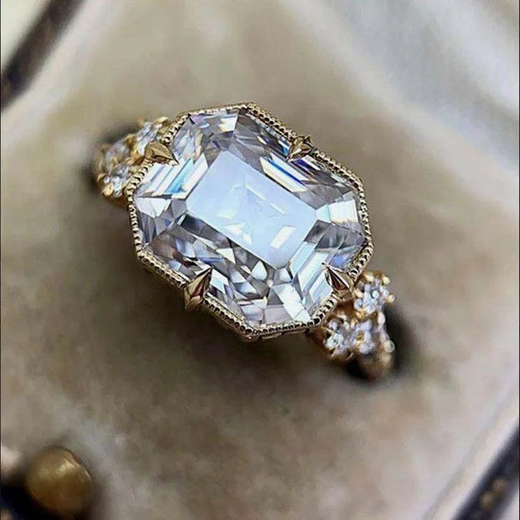Anel quadrado com microzircônia incrustada