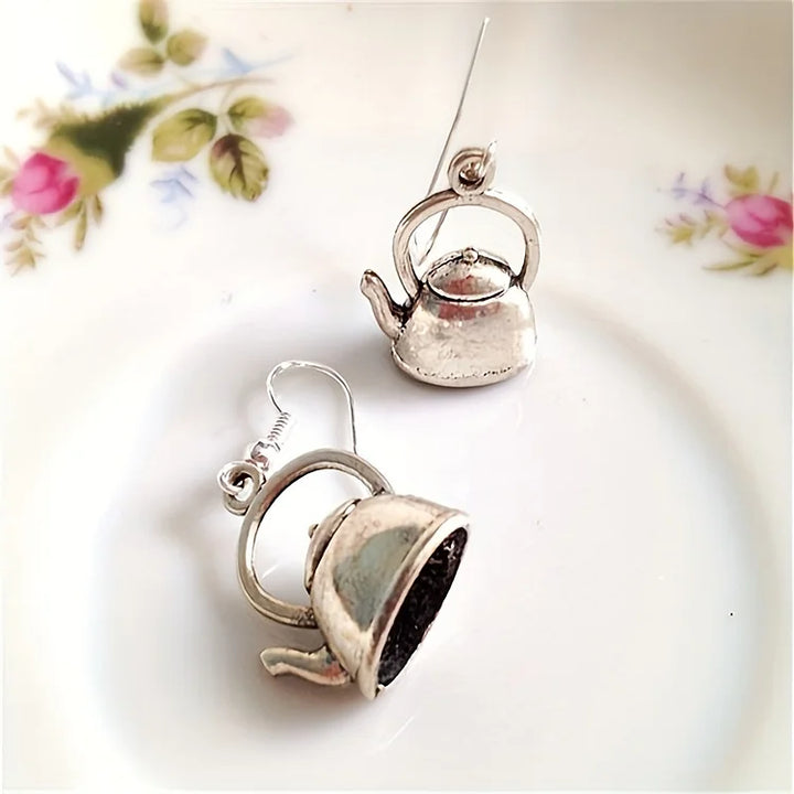 Brincos de cafeteira vintage com talheres