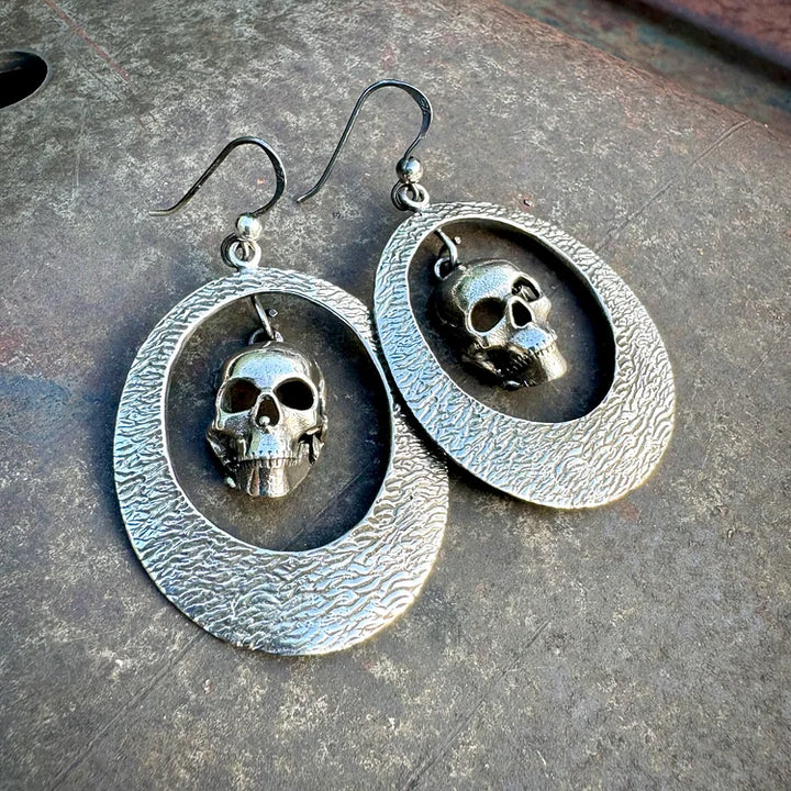 Brincos de argola vintage de esqueleto de calavera de prata
