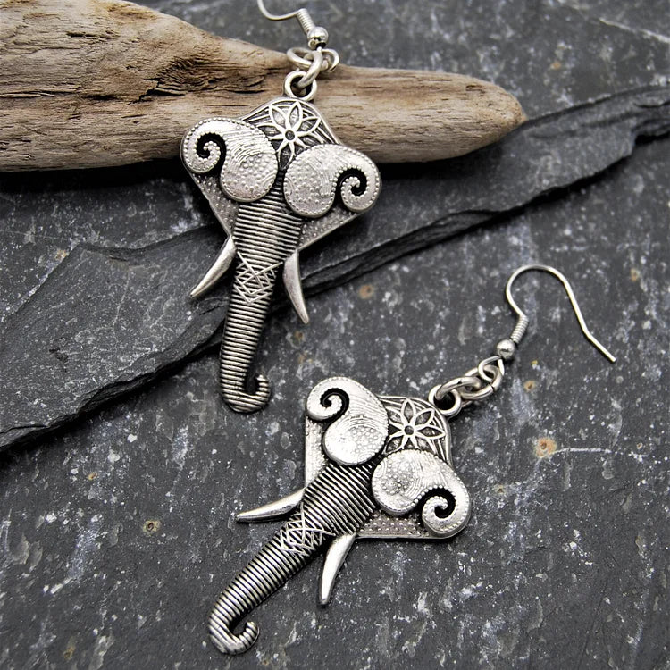 Brincos de elefante estilizados em prata vintage
