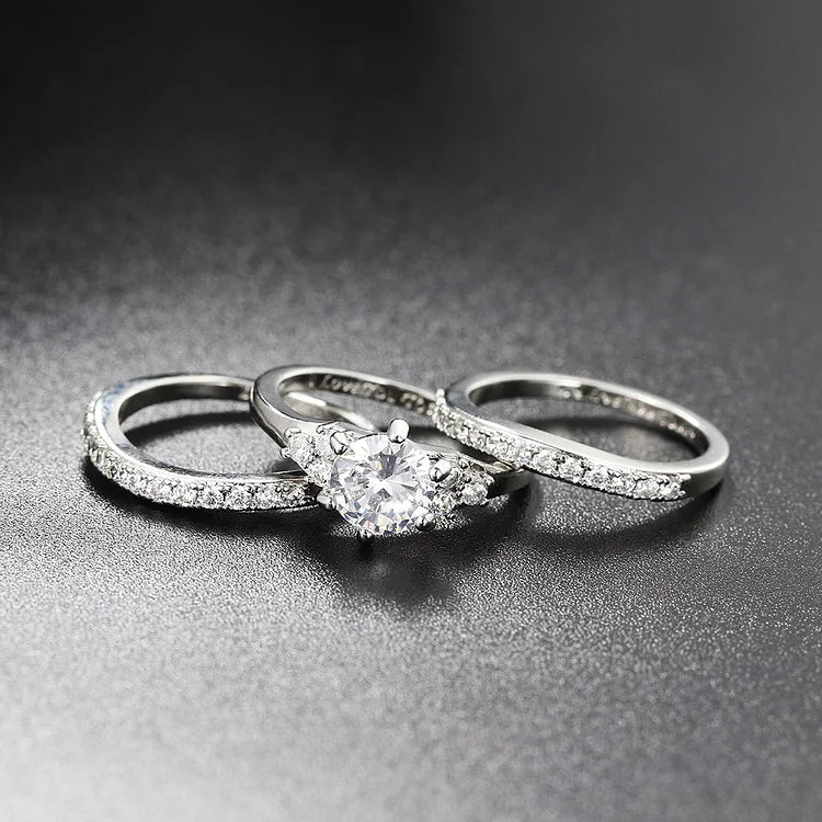 Conjunto de três anéis luxuosos com micro incrustações de luz