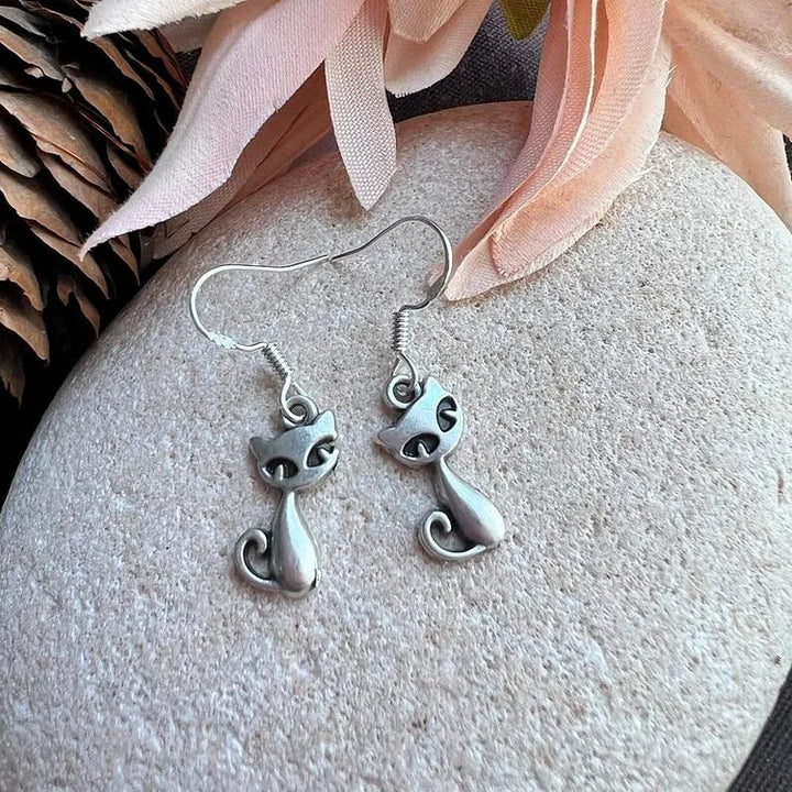 Brincos de argola vintage com pingente de gatinho minúsculo