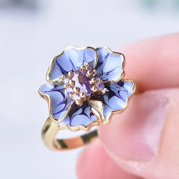 Anel entrelaçado de flores desabrochando
