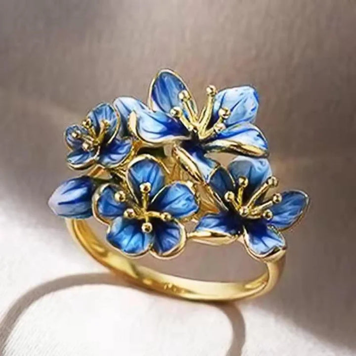 Anel entrelaçado de flores desabrochando
