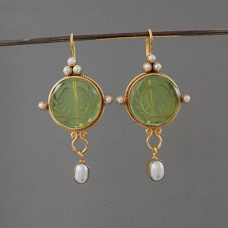 Brincos vintage redondos verdes e pérolas