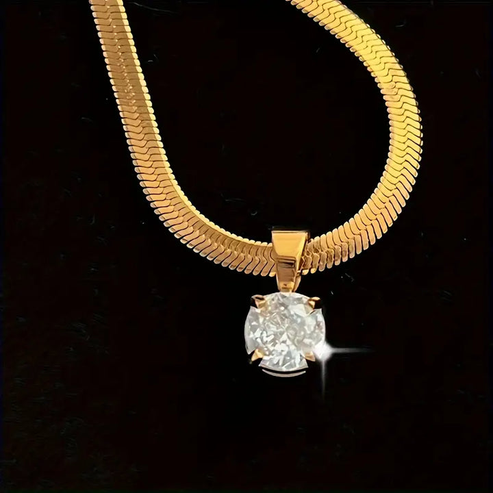 Colar Elegante com Pingente de Strass