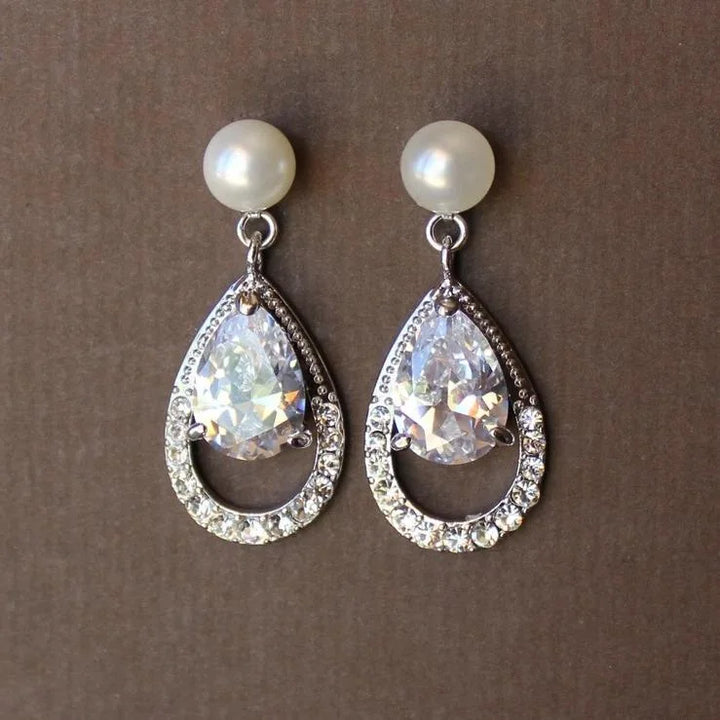 Brincos de pérolas com zircônia e gota d'água