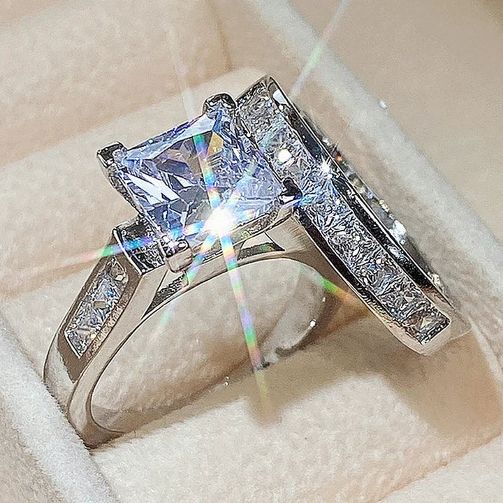 Anel quadrado com diamante e zircônia