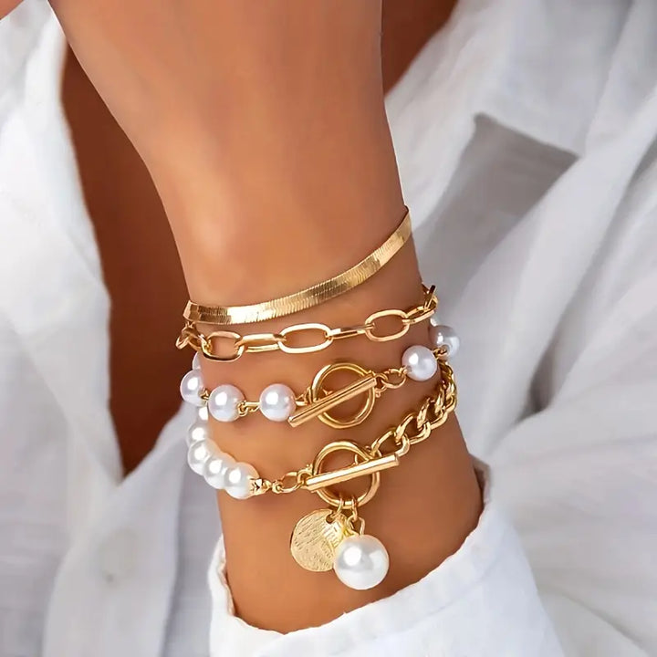 Conjunto de Pulseiras Chic Douradas com 4 Peças – Cobra, Pérolas e Elos