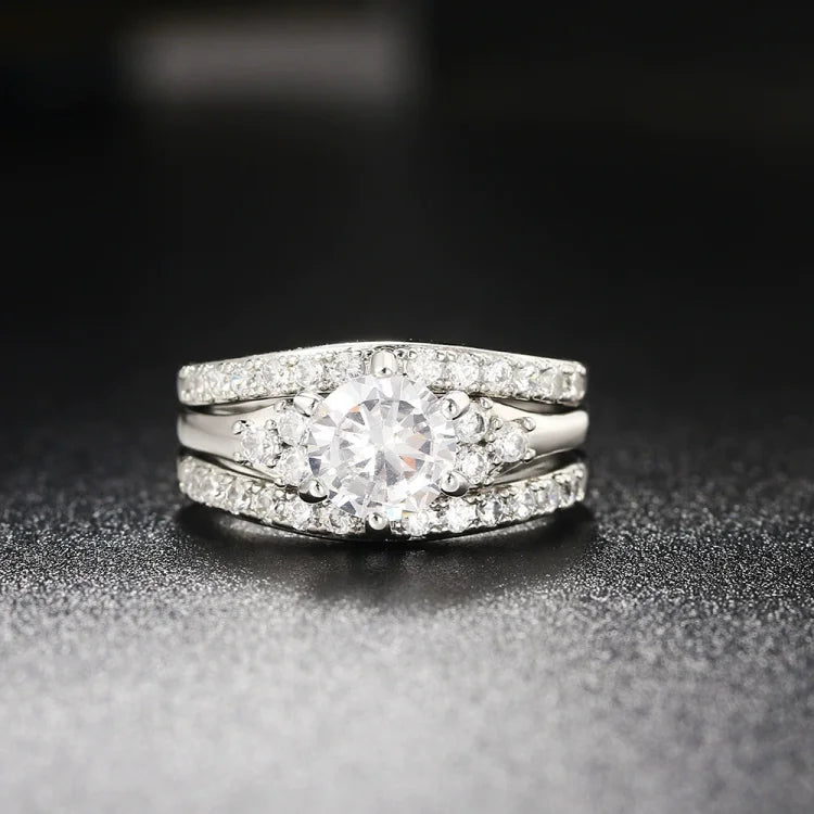 Conjunto de três anéis luxuosos com micro incrustações de luz