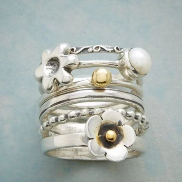 Conjunto de Anéis com Design Floral em Pérolas