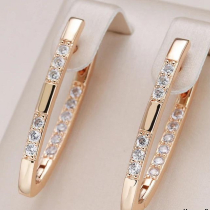 Elegantes Brincos de Zircônia em Ouro