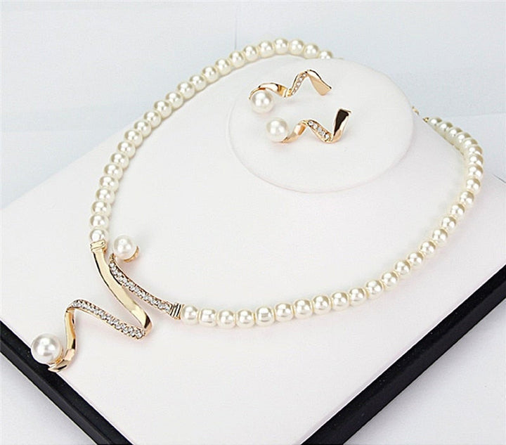 Conjunto de Colar e Brincos com Pérolas Naturais