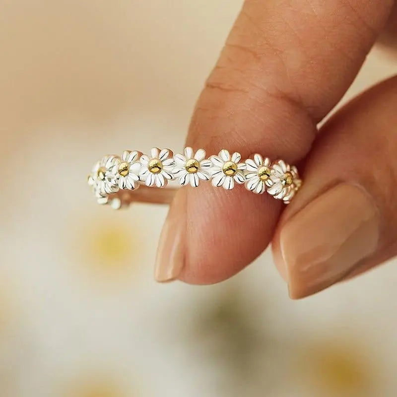 Anel Ajustável Daisy em Prata com Esmalte Artesanal