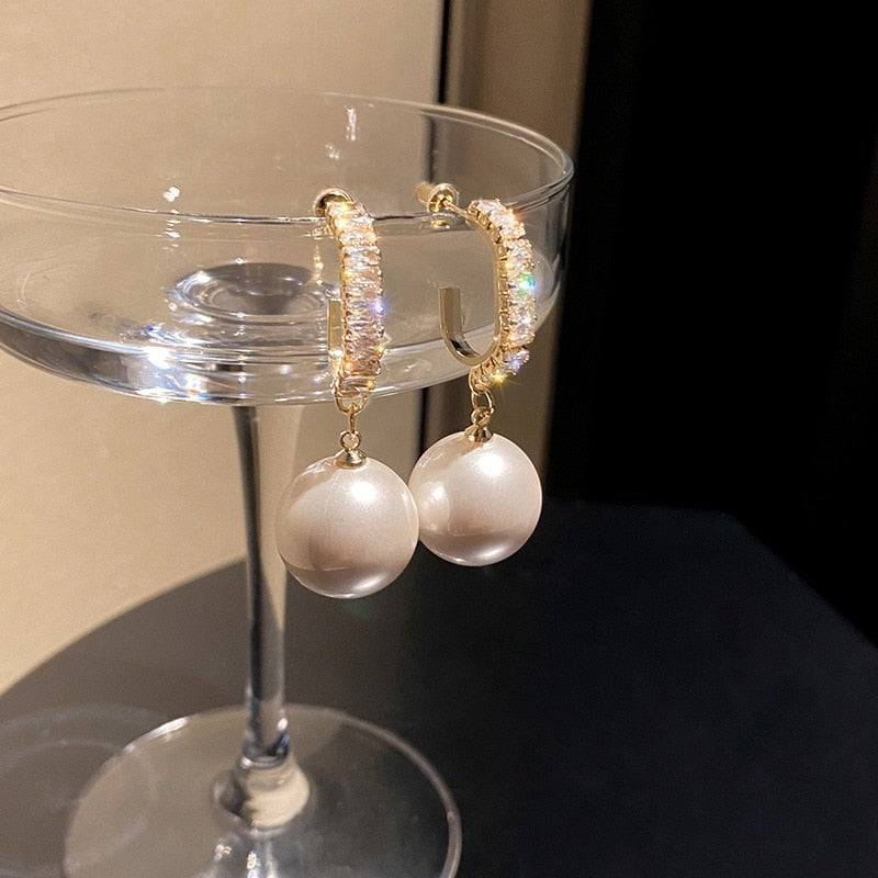 Brincos Elegantes com Pérolas e Zircônias