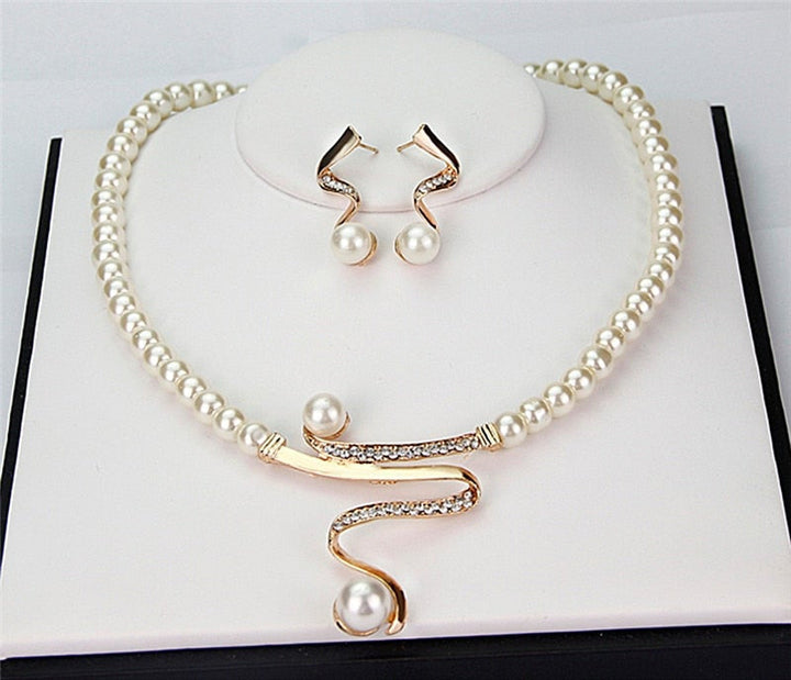 Conjunto de Colar e Brincos com Pérolas Naturais