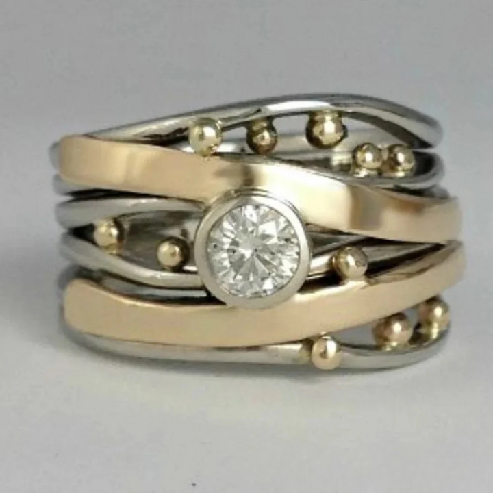 Anel Vintage Dourado com Zircônia Lapidada