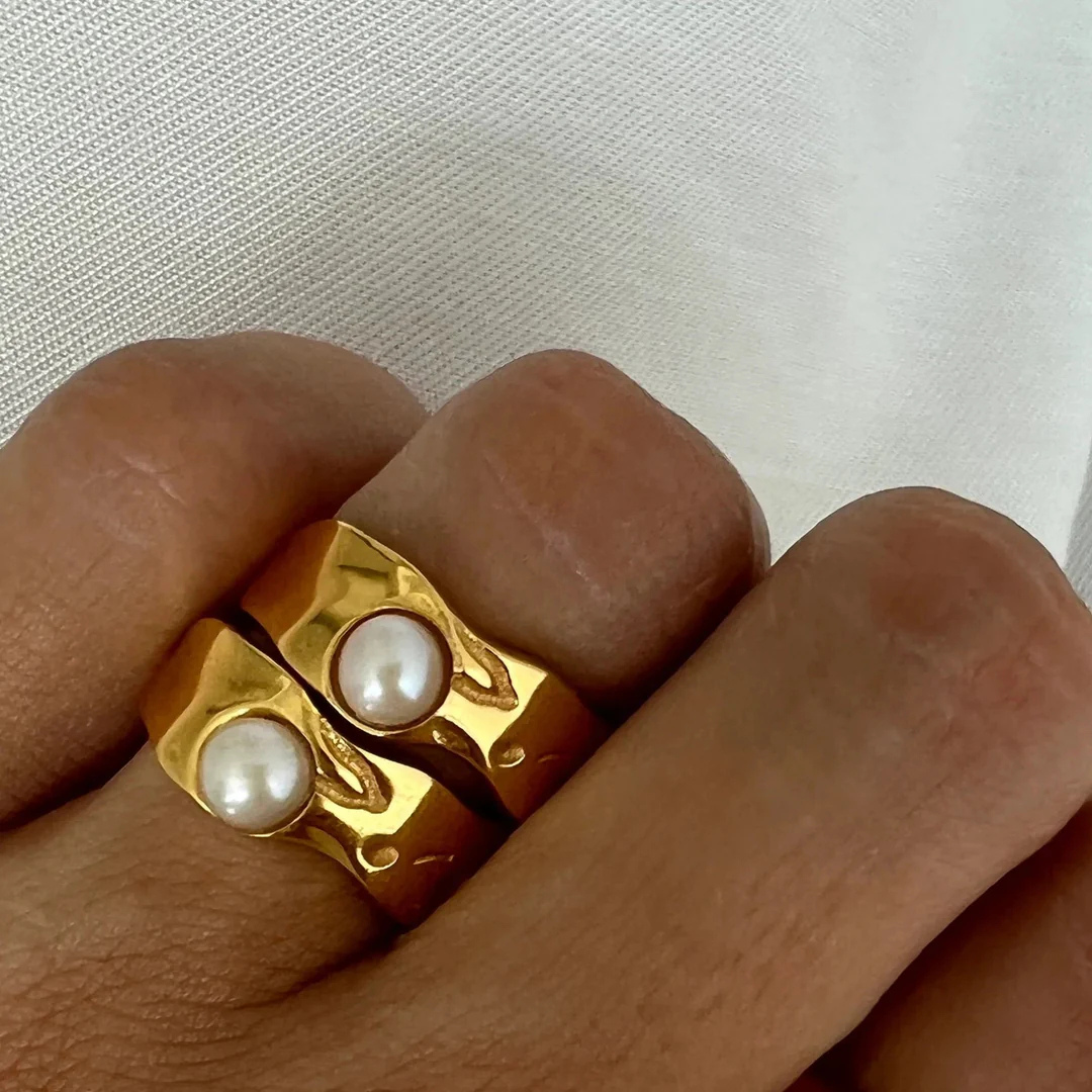 Anel Vintage com Pérola Natural em Ouro