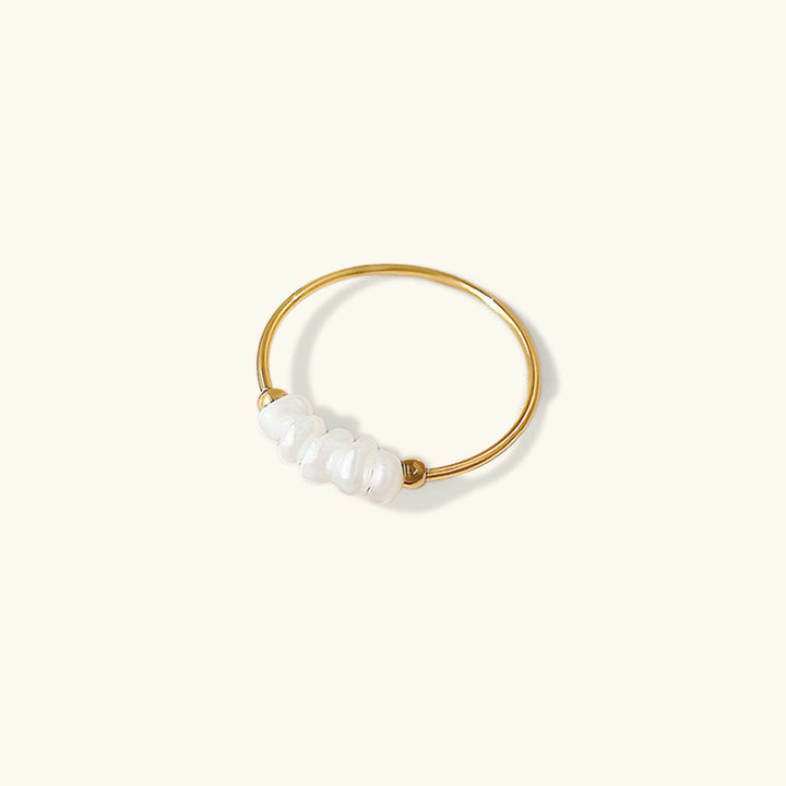 Anel Dourado com Pérolas de Água Doce Magnolia
