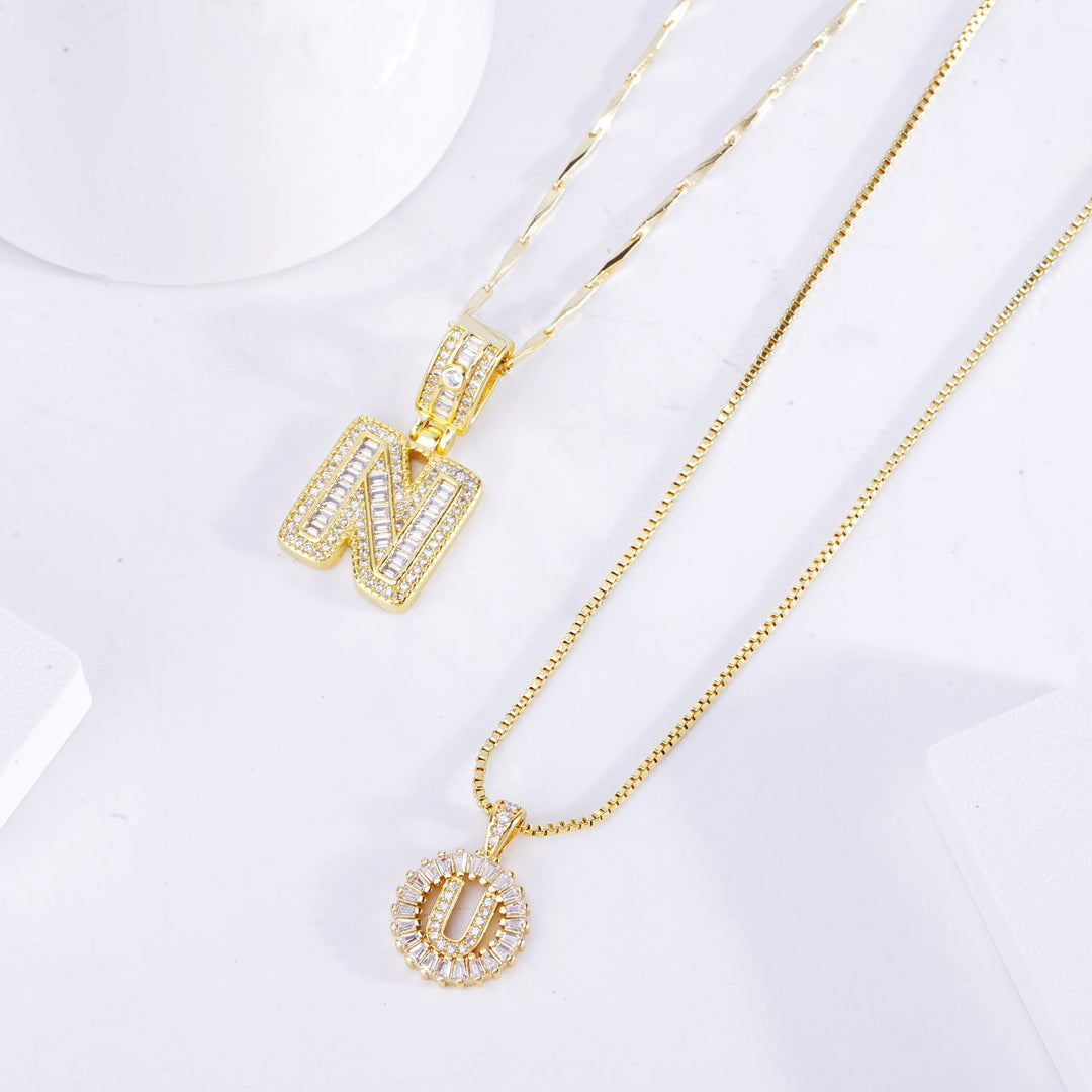Conjunto de colar com letra inicial pavê