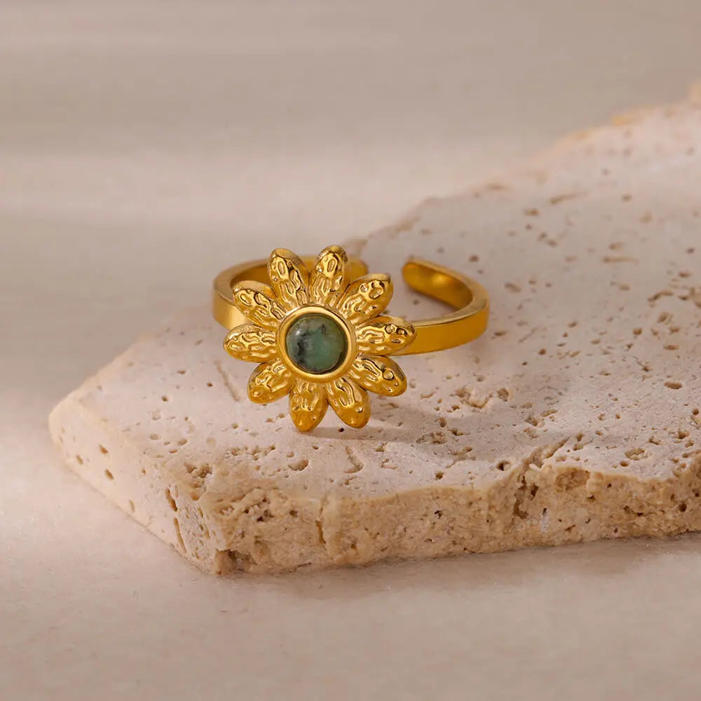 Anéis de Flores em Aço Inoxidável Dourado para Mulheres com Pedra Natural Branca - Anel Aberto Ajustável em Estilo Boêmio, Perfeito como Joia de Festa ou Presente