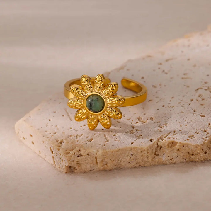 Anéis de Flores em Aço Inoxidável Dourado para Mulheres com Pedra Natural Branca - Anel Aberto Ajustável em Estilo Boêmio, Perfeito como Joia de Festa ou Presente