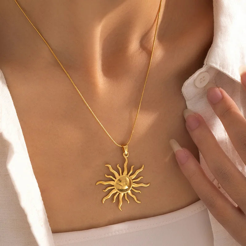 2024 Novo Colar de Pingente Solar de Moda em Aço Inoxidável 316L Dourado para Mulheres e Meninas - Joia Estilosa de Presente