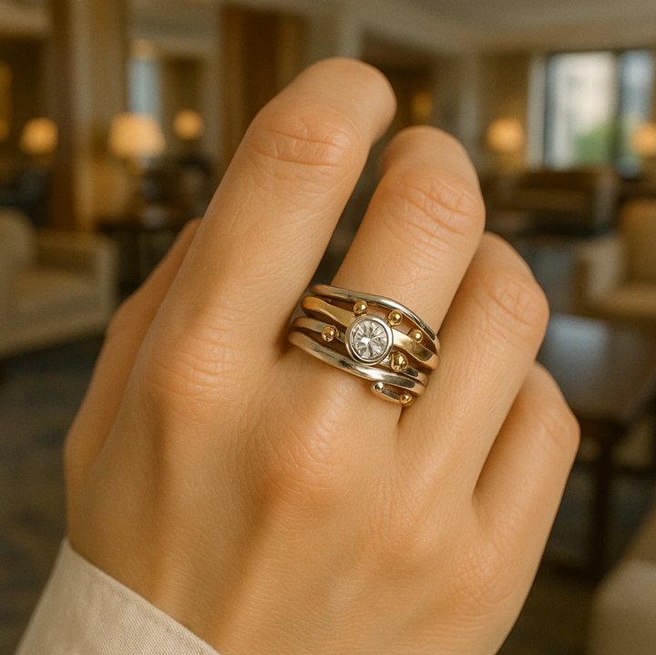 Anel Vintage Royal com Zircônia Incrustada em Ouro