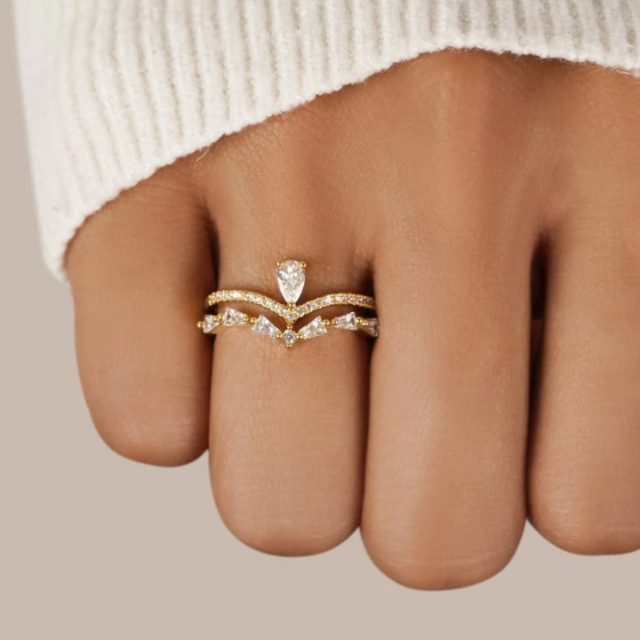 Anel Elegante Lilly com Cristais