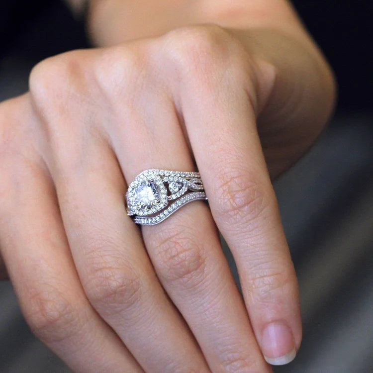 Aliança de casamento com diamantes criados em corte redondo para noivas