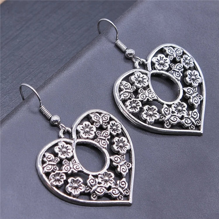 Brincos de gota de coração com flores vintage