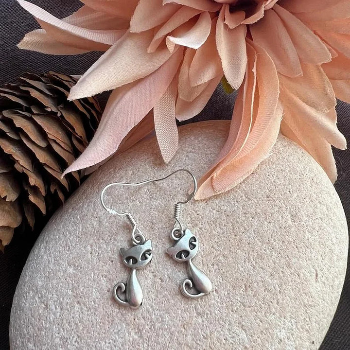Brincos de argola vintage com pingente de gatinho minúsculo