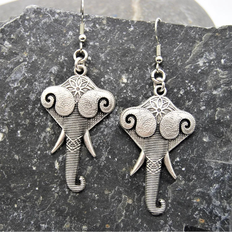 Brincos de elefante estilizados em prata vintage