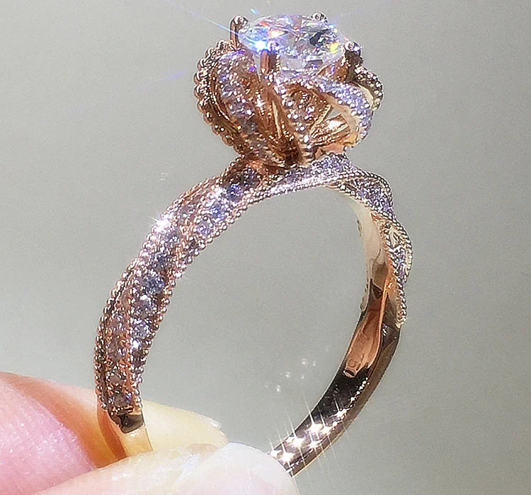 Anel grande de zircônia elegante da rainha rosa