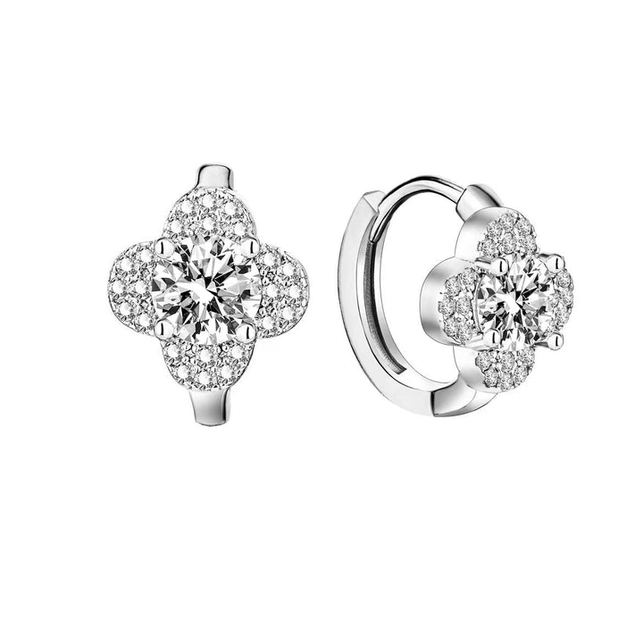 Brincos de Moissanite em Forma de Trevo | Ouro Branco 16k