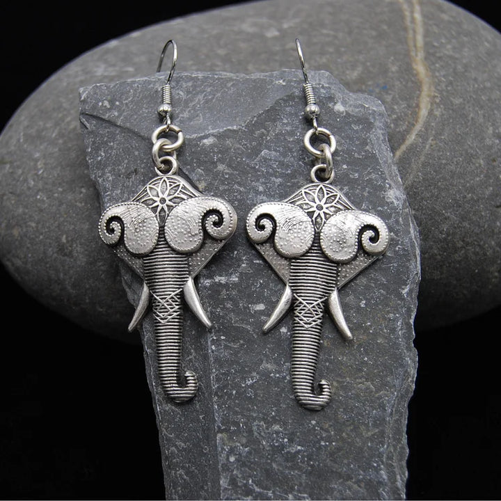Brincos de elefante estilizados em prata vintage