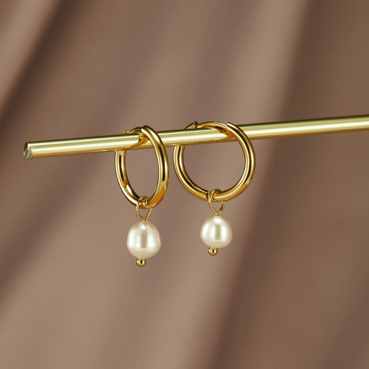Brincos Hoop Bella com Pérolas de Água Doce
