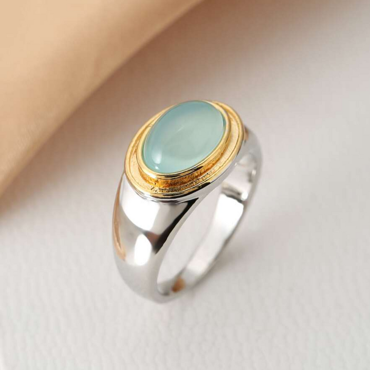 Gabi - Anel Vintage com Pedra da Lua Verde