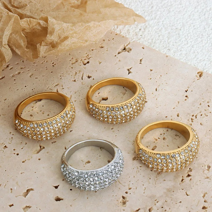 Anel vintage com zirconia incrustada Marseille